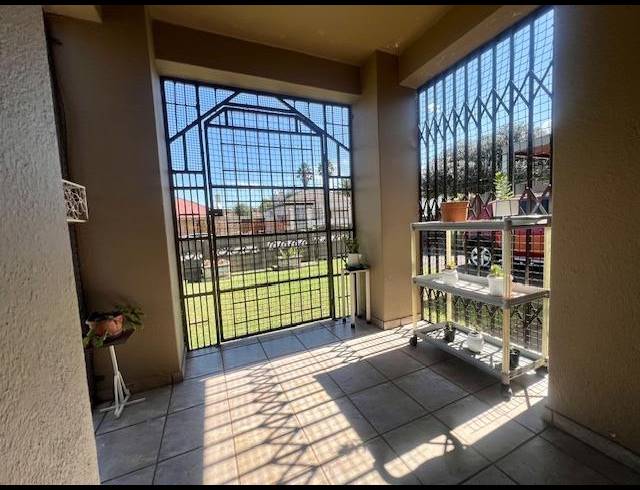 3 BEDROOM FREEHOLD FOR SALE IN ALBERTON NORTH